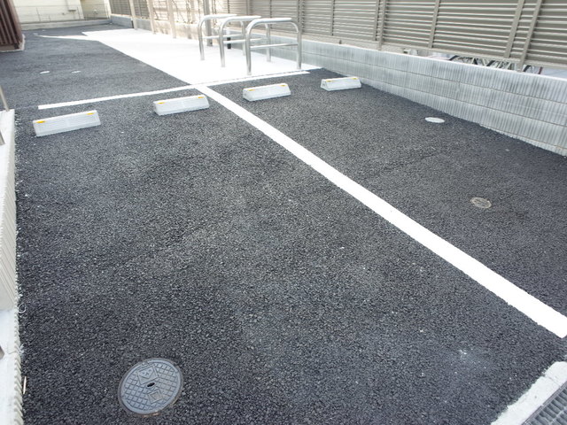 リブリ・芦原通 駐車場