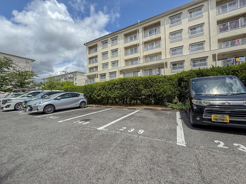 東垂水南 6号棟 駐車場