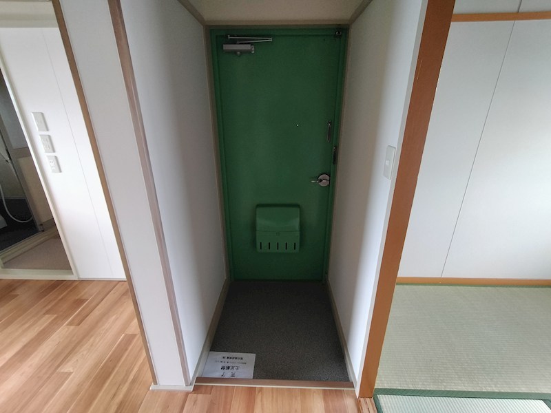 伊丹鴻池 6号棟 玄関