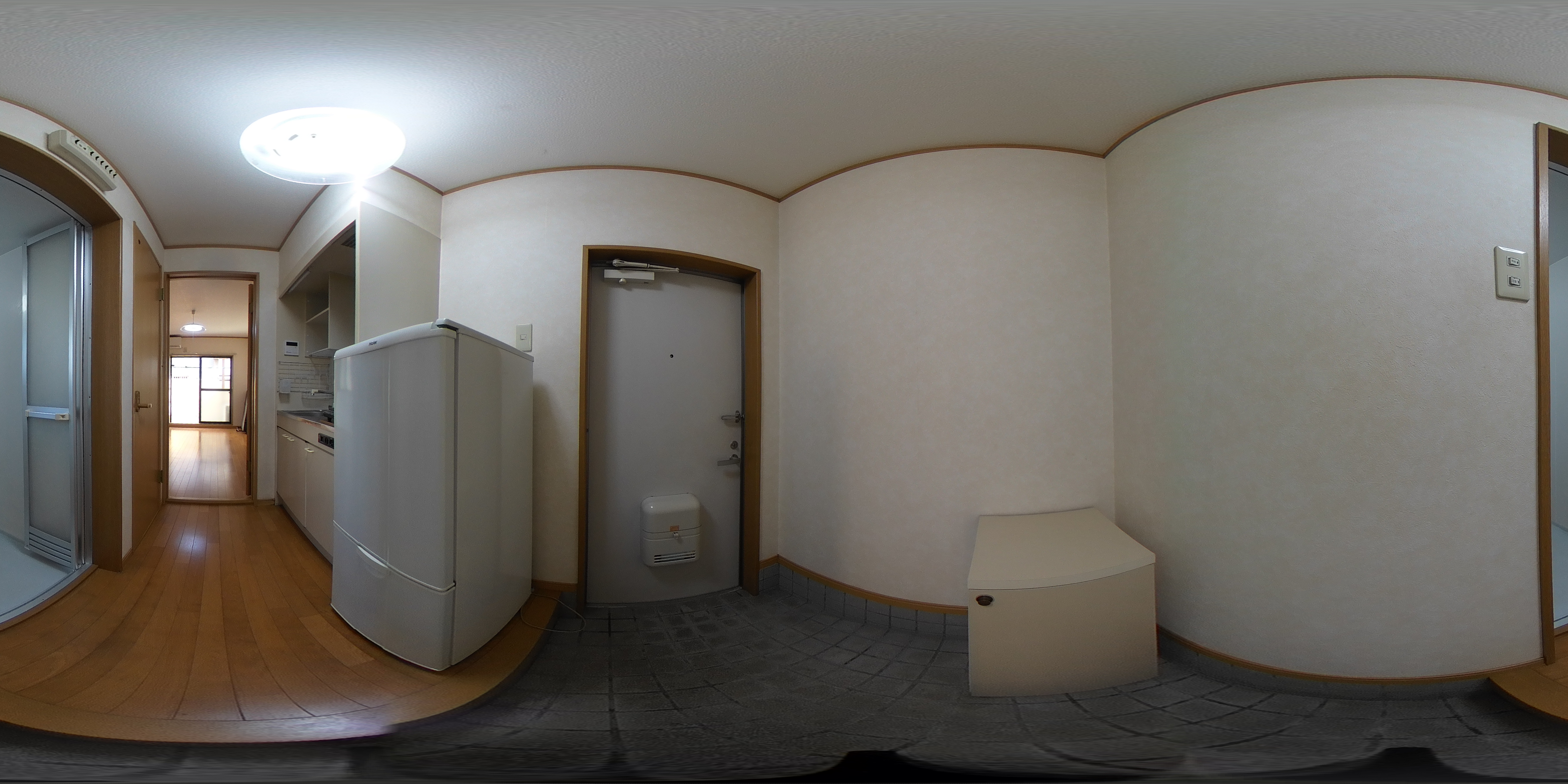 プチエミナール1 玄関