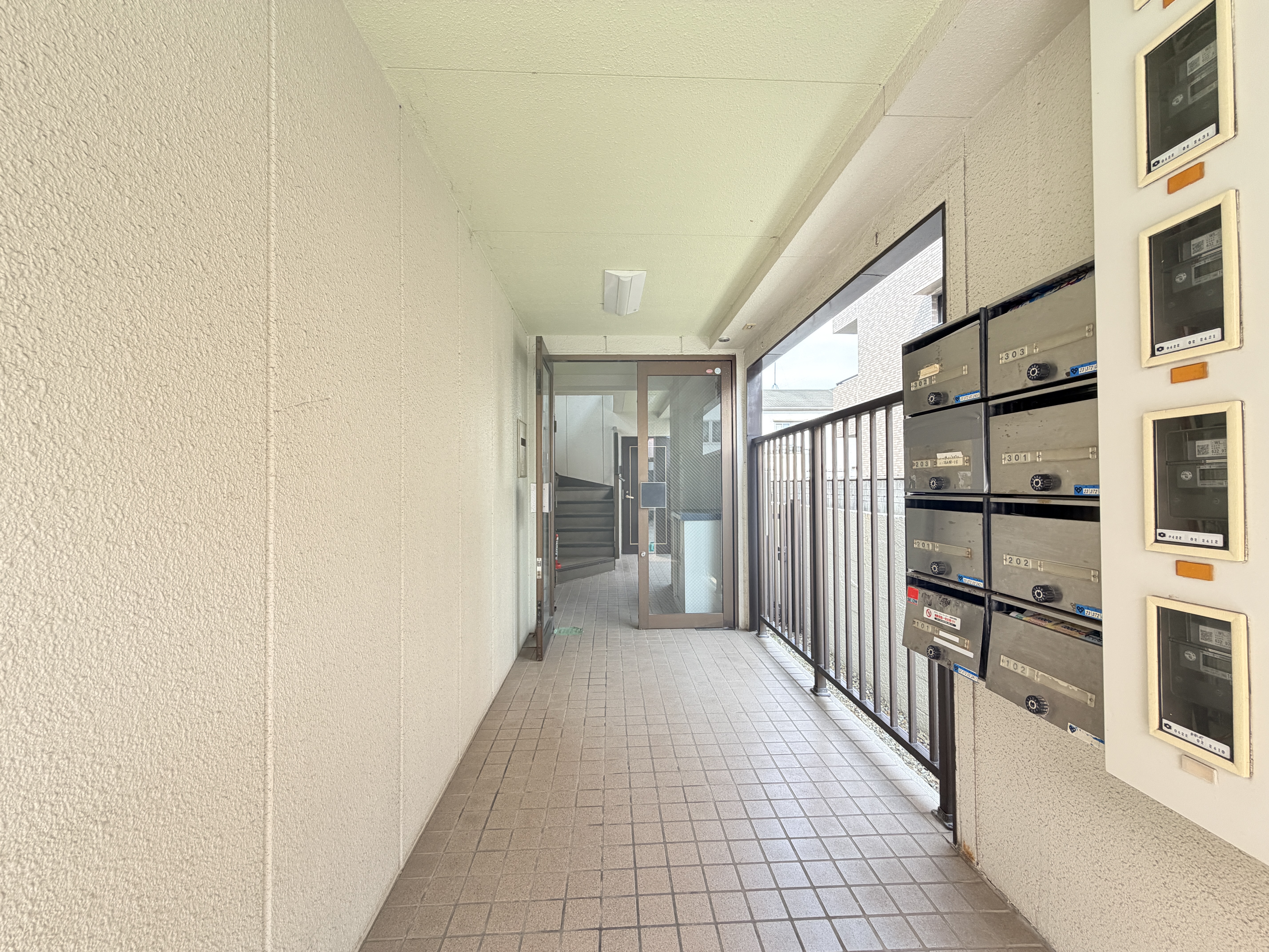 兵庫県西宮市里中町２丁目 エントランス
