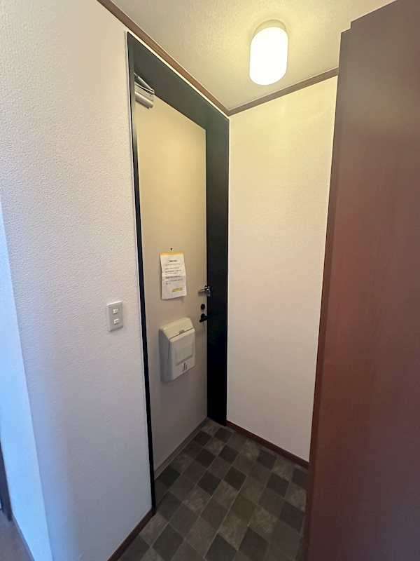 メゾン三条 玄関