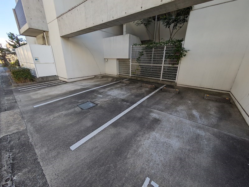 CRYSTA荒牧 駐車場