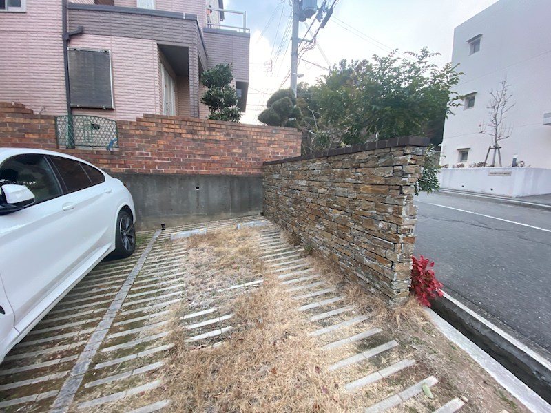 LALABREZZA芦屋翠ヶ丘 駐車場