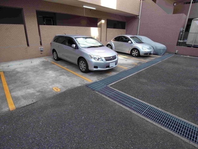 ローズコーポ塚口 駐車場
