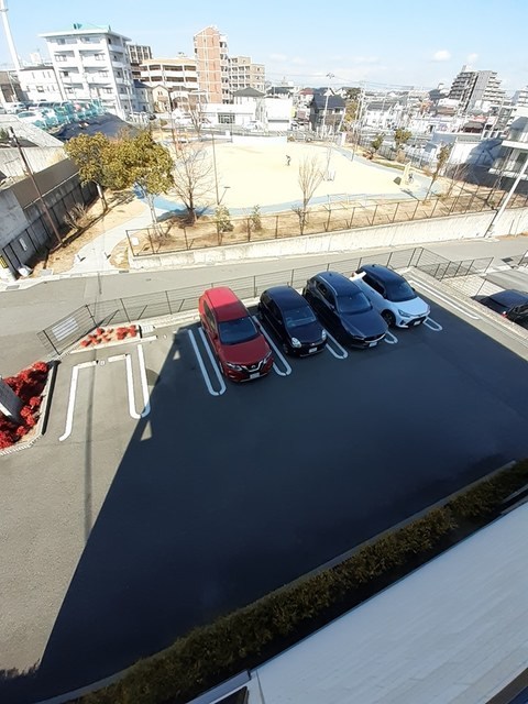 アヴリル 2 駐車場