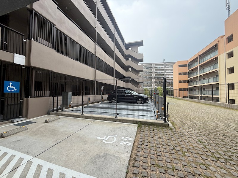パークシュロス芦屋 駐車場