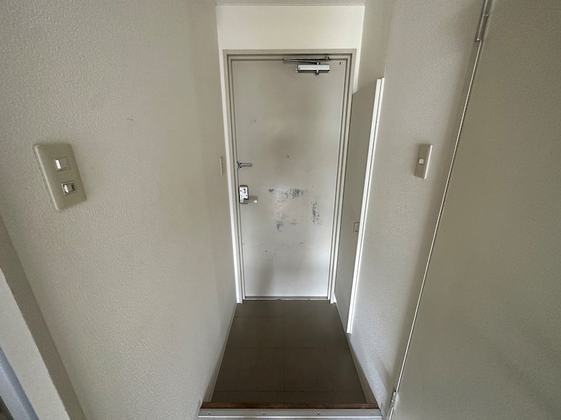 ミストラル摩耶 玄関
