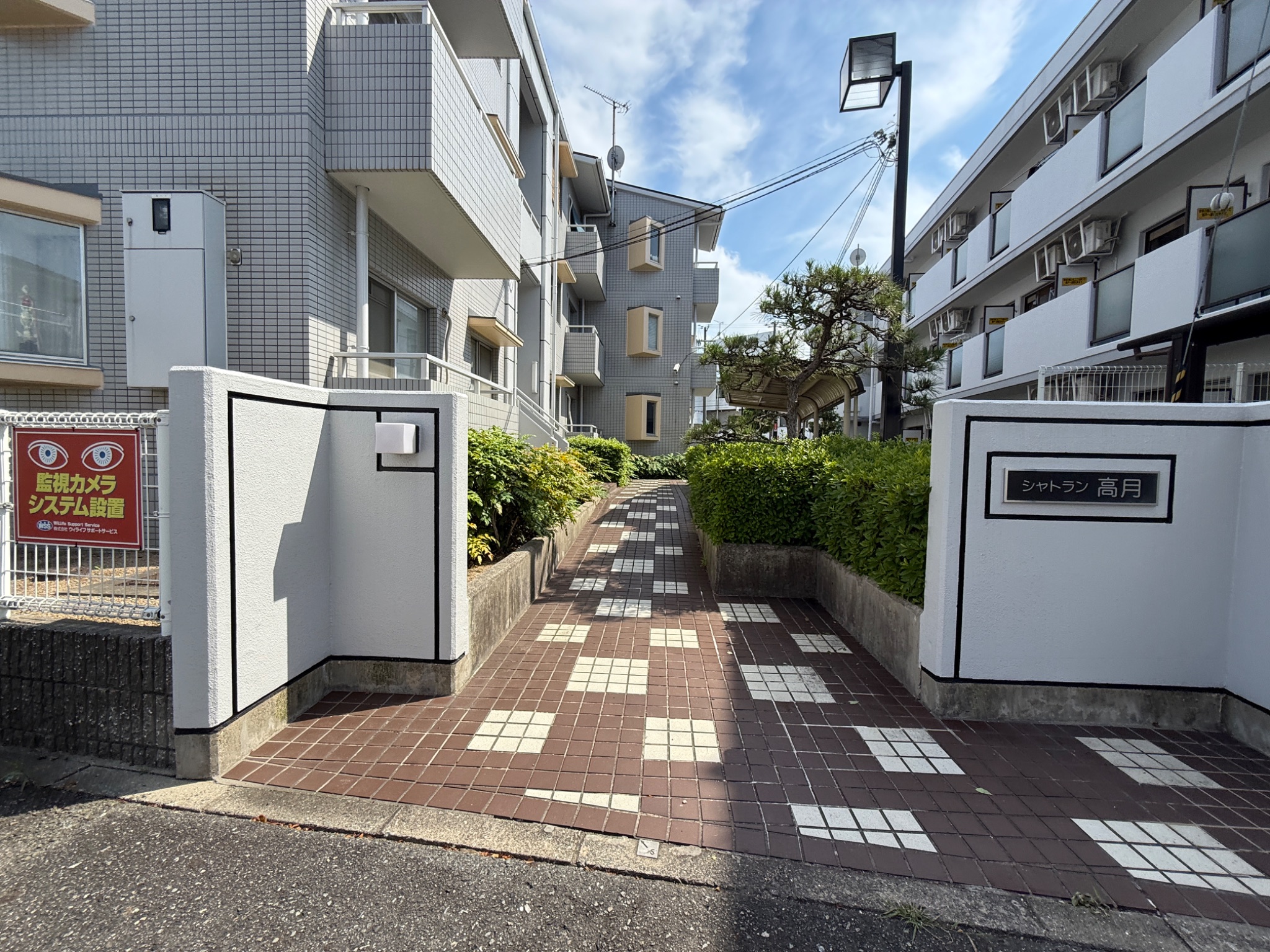 シャトラン高月 エントランス
