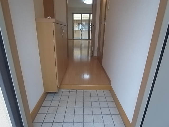 アールヴィラージュ 玄関