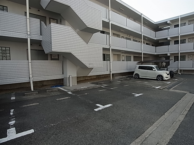 ガーデンハイツ桃山台壱番館 駐車場