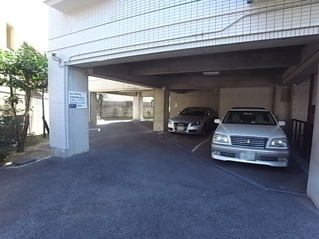 モンテヴィラアシヤ 駐車場