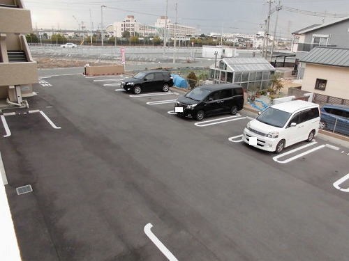 ポラリス参番館 駐車場