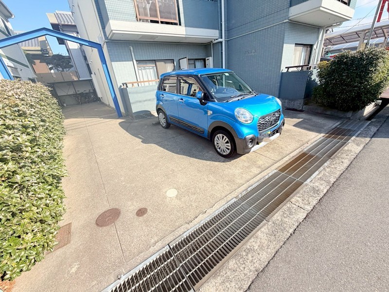 ハイツセントレア 駐車場