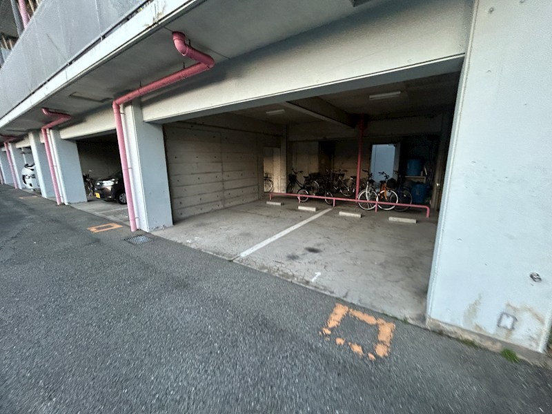 キューブ塚口 駐車場