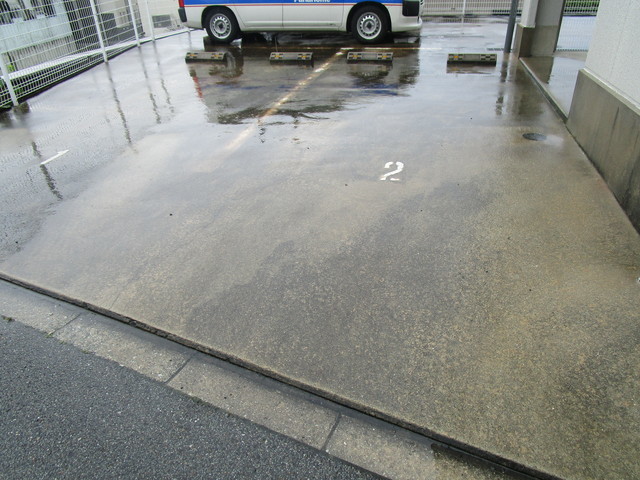 プランドール岡本 駐車場
