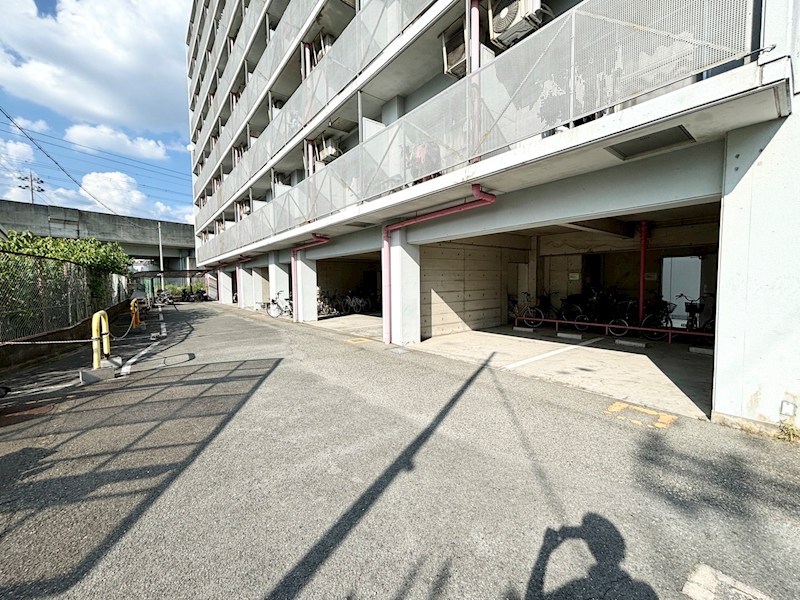キューブ塚口 駐車場