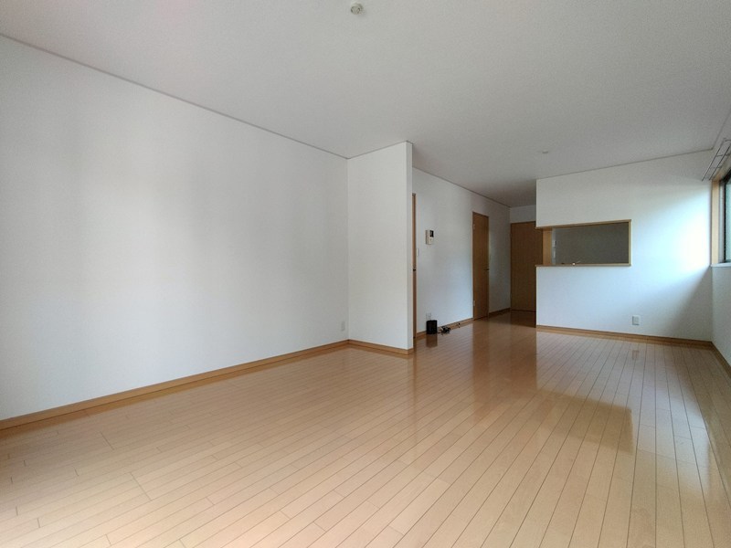 兵庫県尼崎市次屋１丁目 リビング