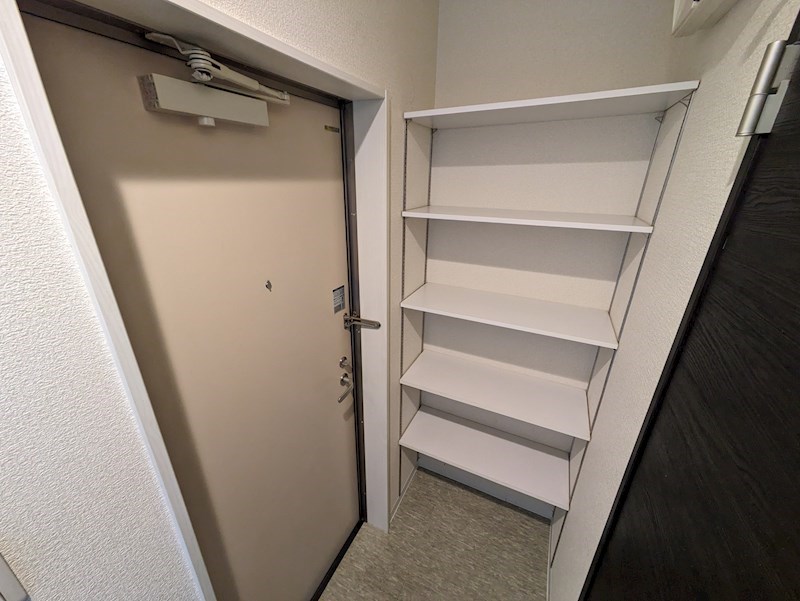 ノイヴェル出屋敷 玄関