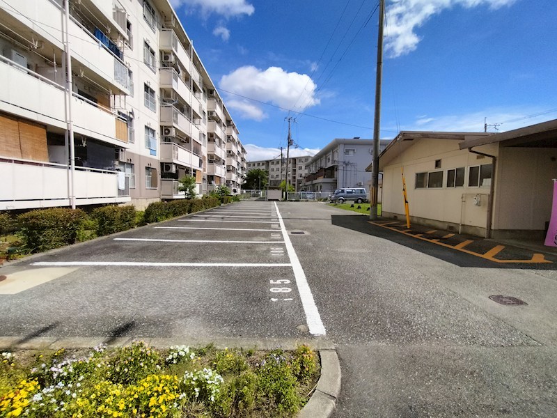 伊丹鴻池 6号棟 駐車場