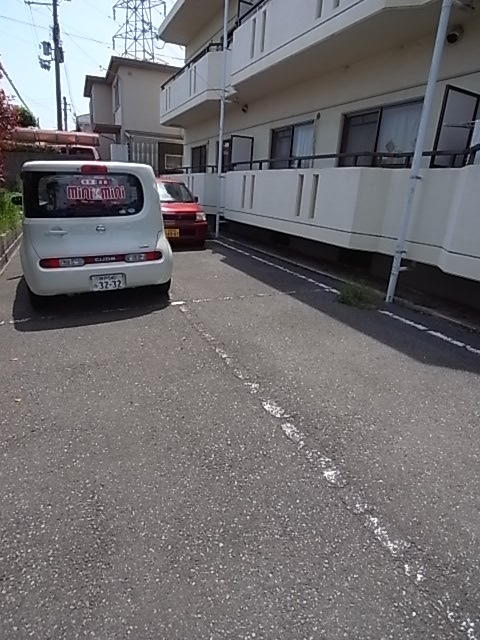 峠ハイツ 駐車場