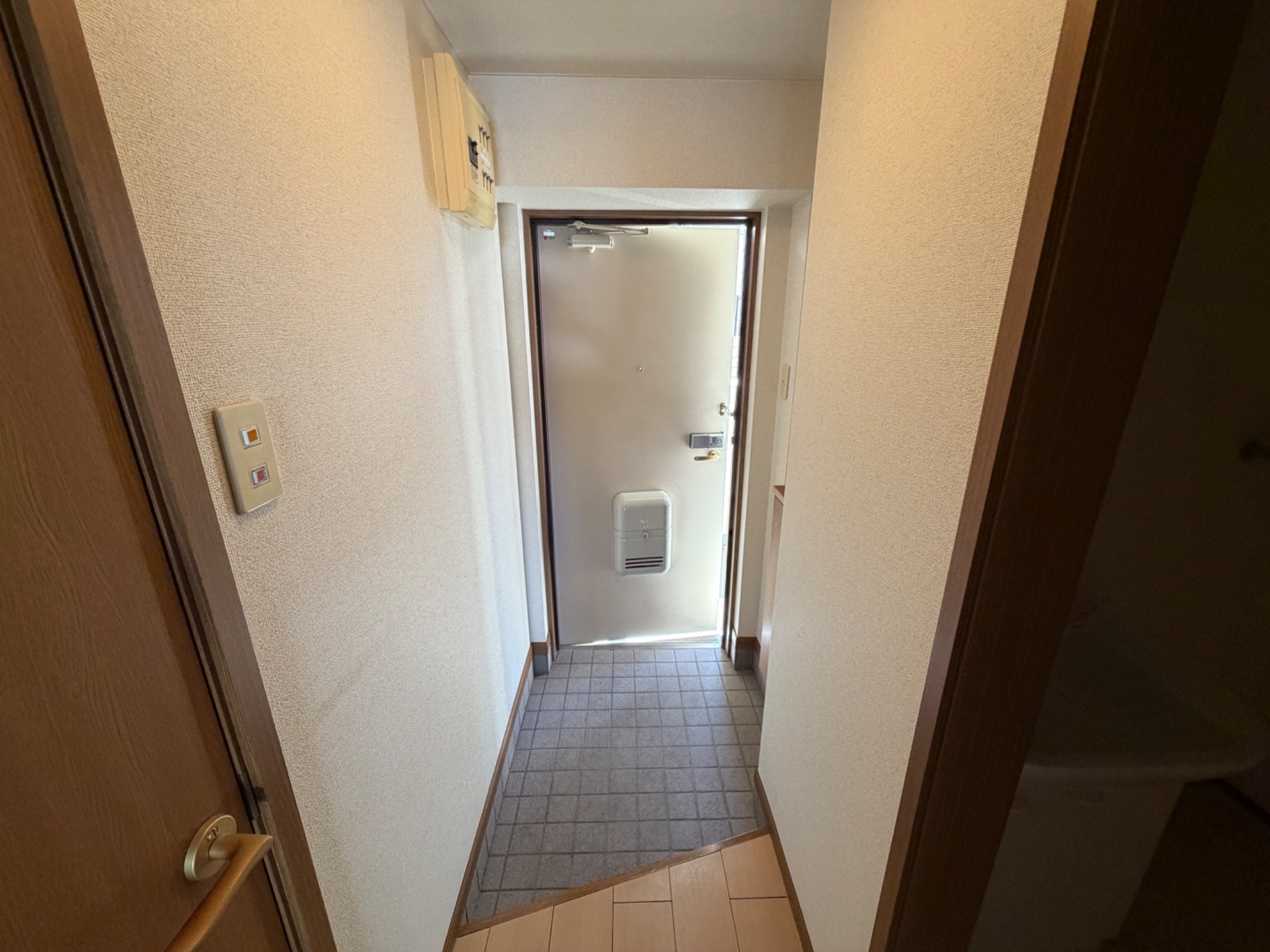 いちご館 玄関