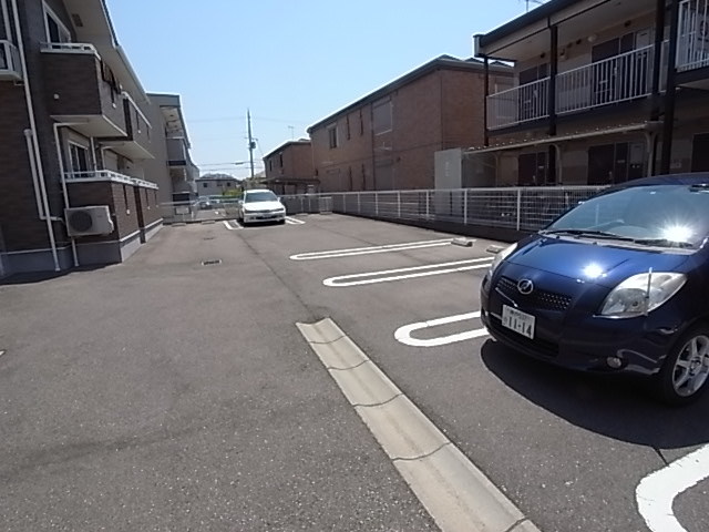 タカラピュア 西 駐車場