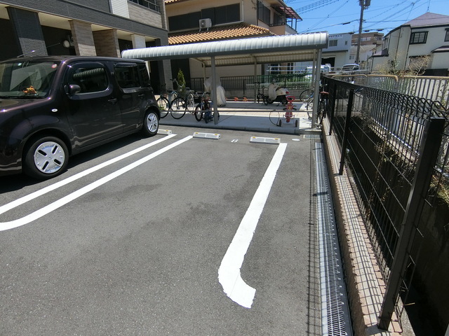 サージェ林 1・B 駐車場