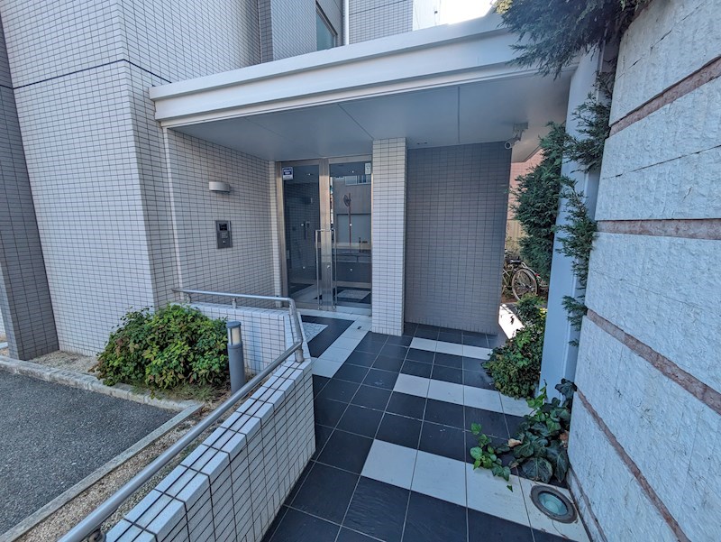 コンフォールメゾン エントランス