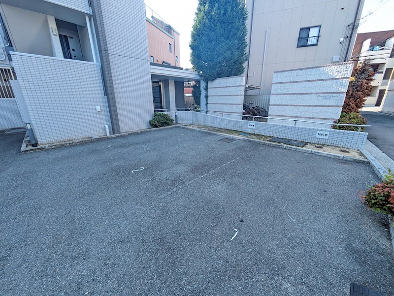 コンフォールメゾン 駐車場
