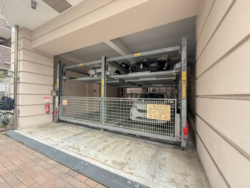 エステムコート三宮駅前2アデシオン 駐車場