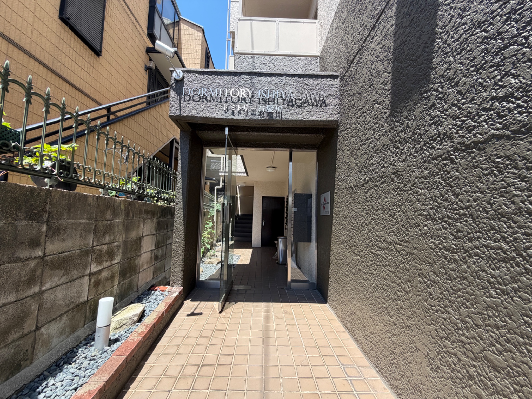 ドミトリー石屋川 エントランス