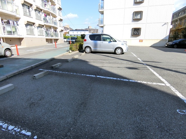 メゾン大津和 駐車場