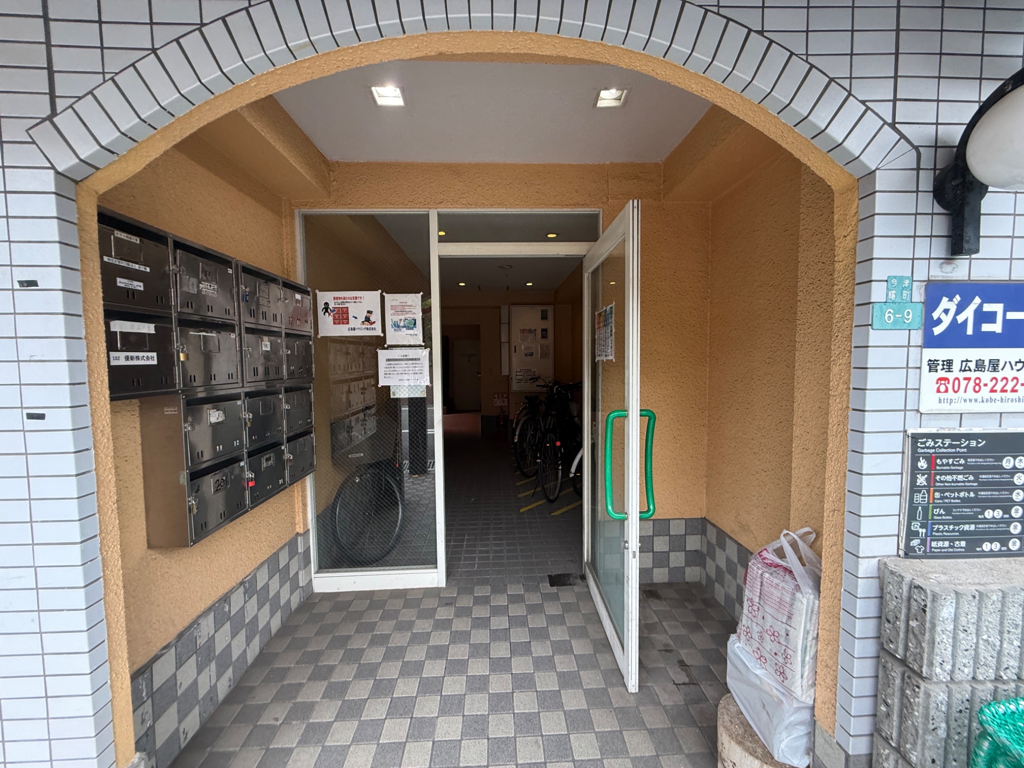 兵庫県西宮市今津曙町 エントランス