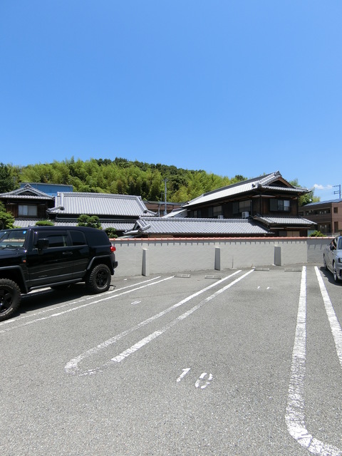 アムール 駐車場