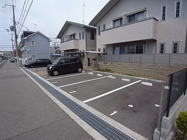 ラフィーネ 駐車場