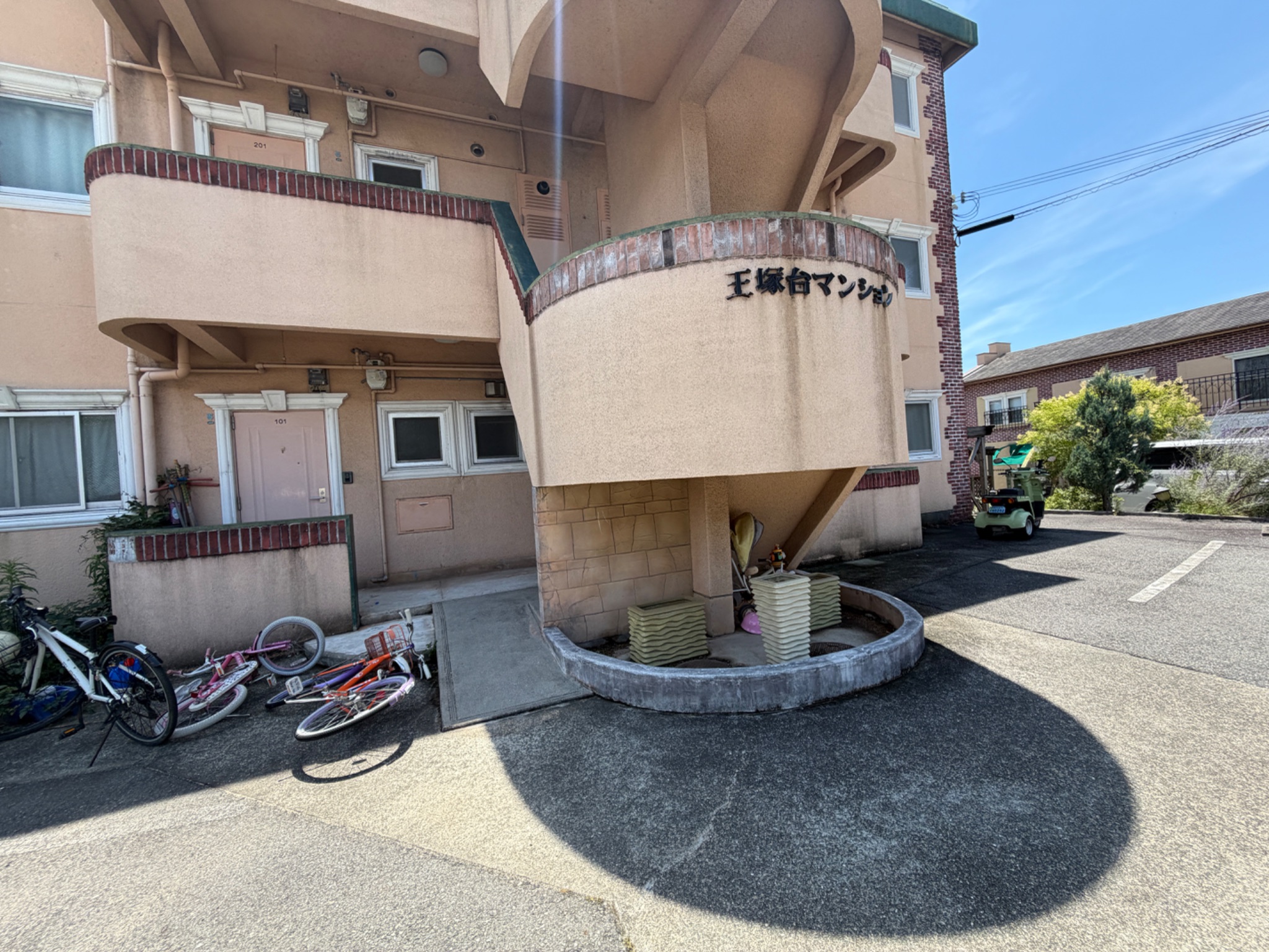 王塚台マンション エントランス