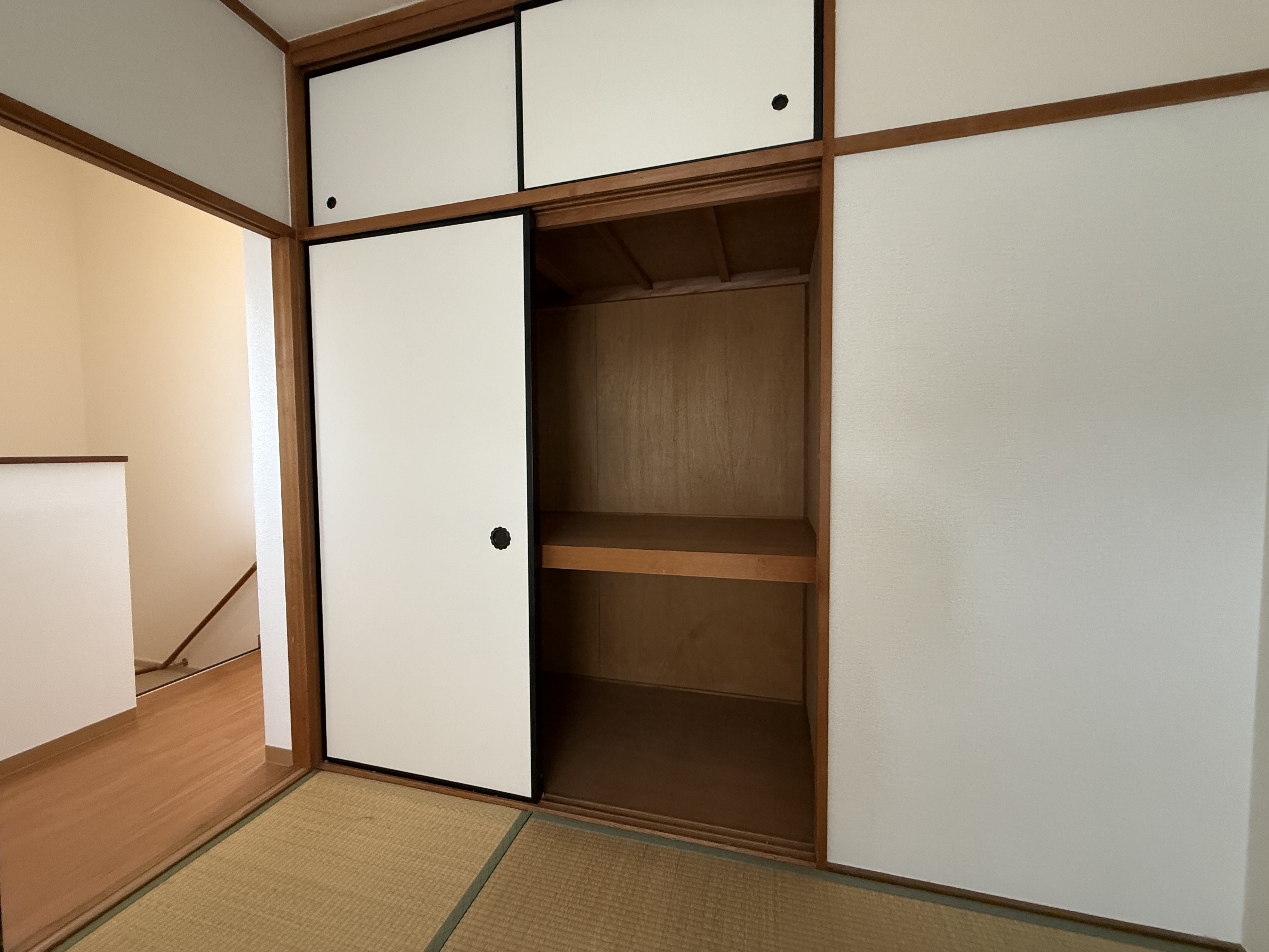 ネオセゾン上月 収納