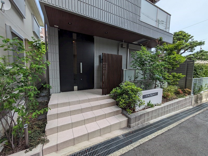 トロワレーブ御影城ノ前 エントランス