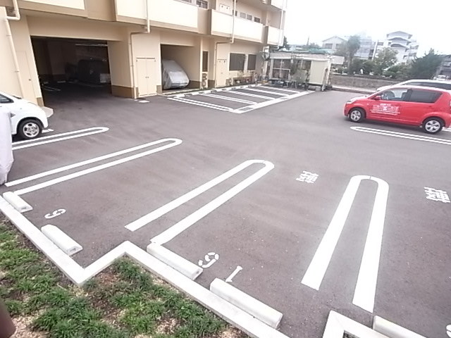 レジデンス神戸 駐車場