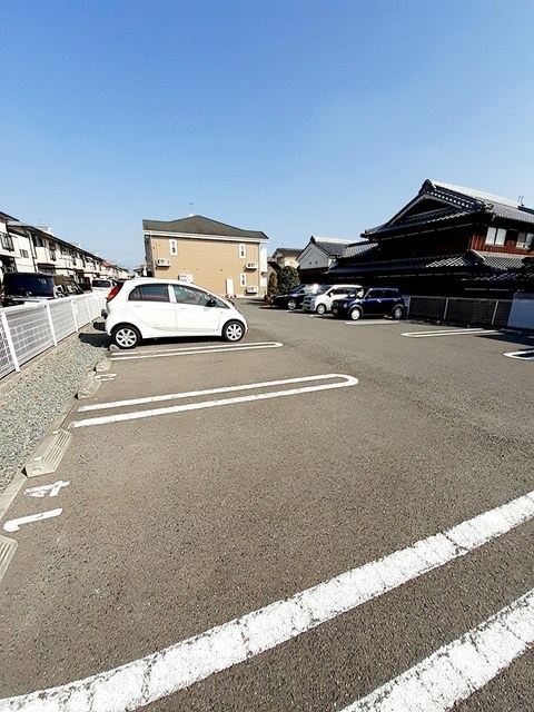 リヴェール喜 駐車場