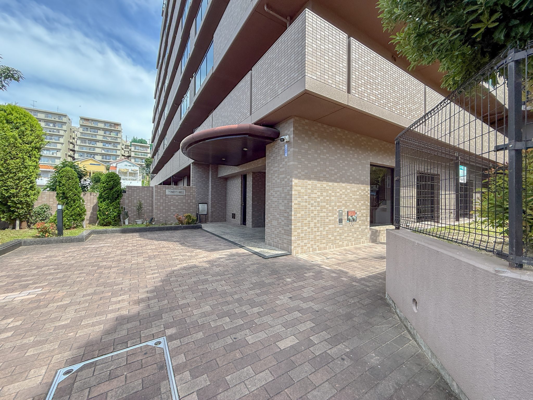 アルファステイツ朝霧丘 エントランス