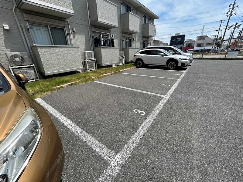 クレール B棟 駐車場