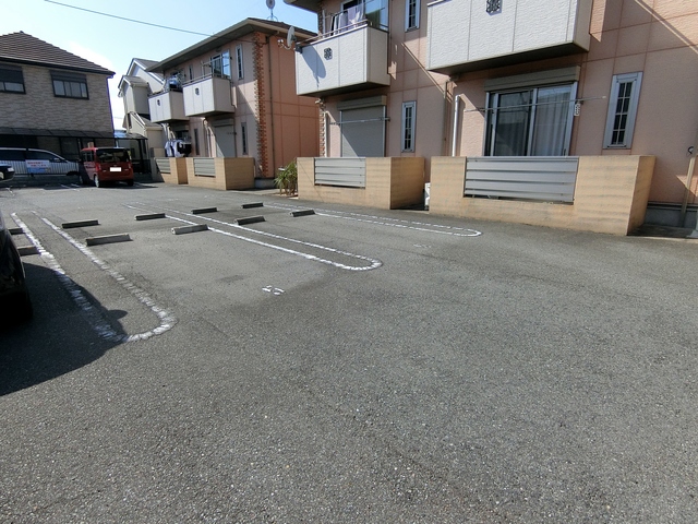 リヴェール 駐車場