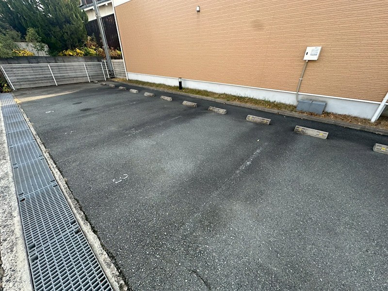 メゾンドエム 駐車場