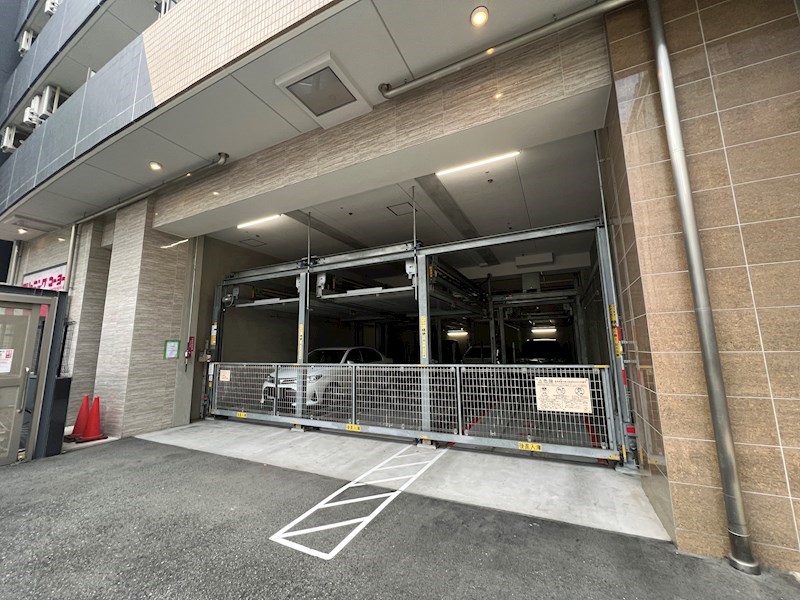 SERENITE三宮 駐車場