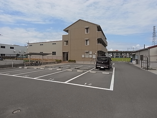 アルコバレーノ潤和 駐車場