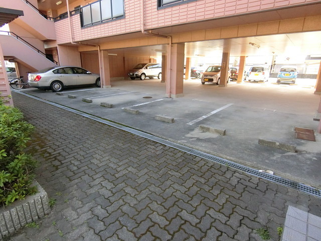 サンフラワー貴崎 駐車場