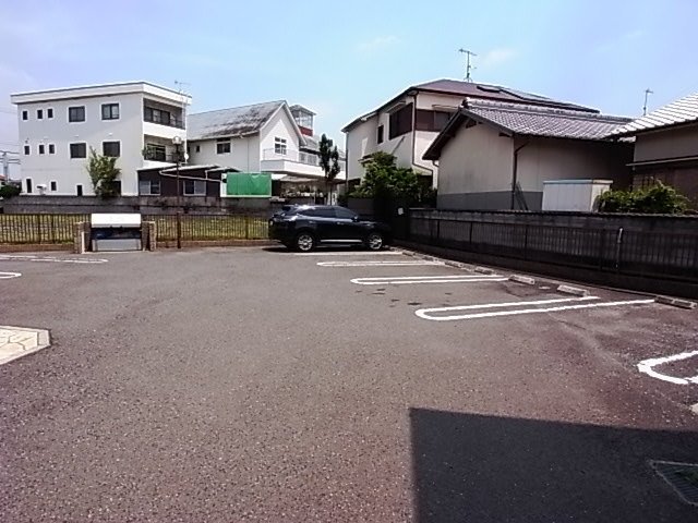 サン・フェルメール壱番館 駐車場