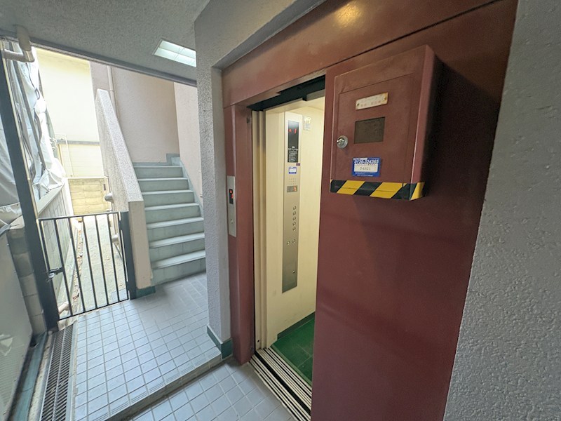 ハイツ新神戸 エントランス
